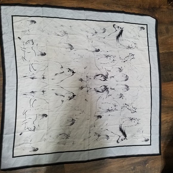 Aminal print scarf - Picture 4 of 8